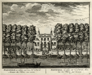 135598 Gezicht over de Vecht bij Maarssen op de voorgevel en de tuin van het huis Harteveld.